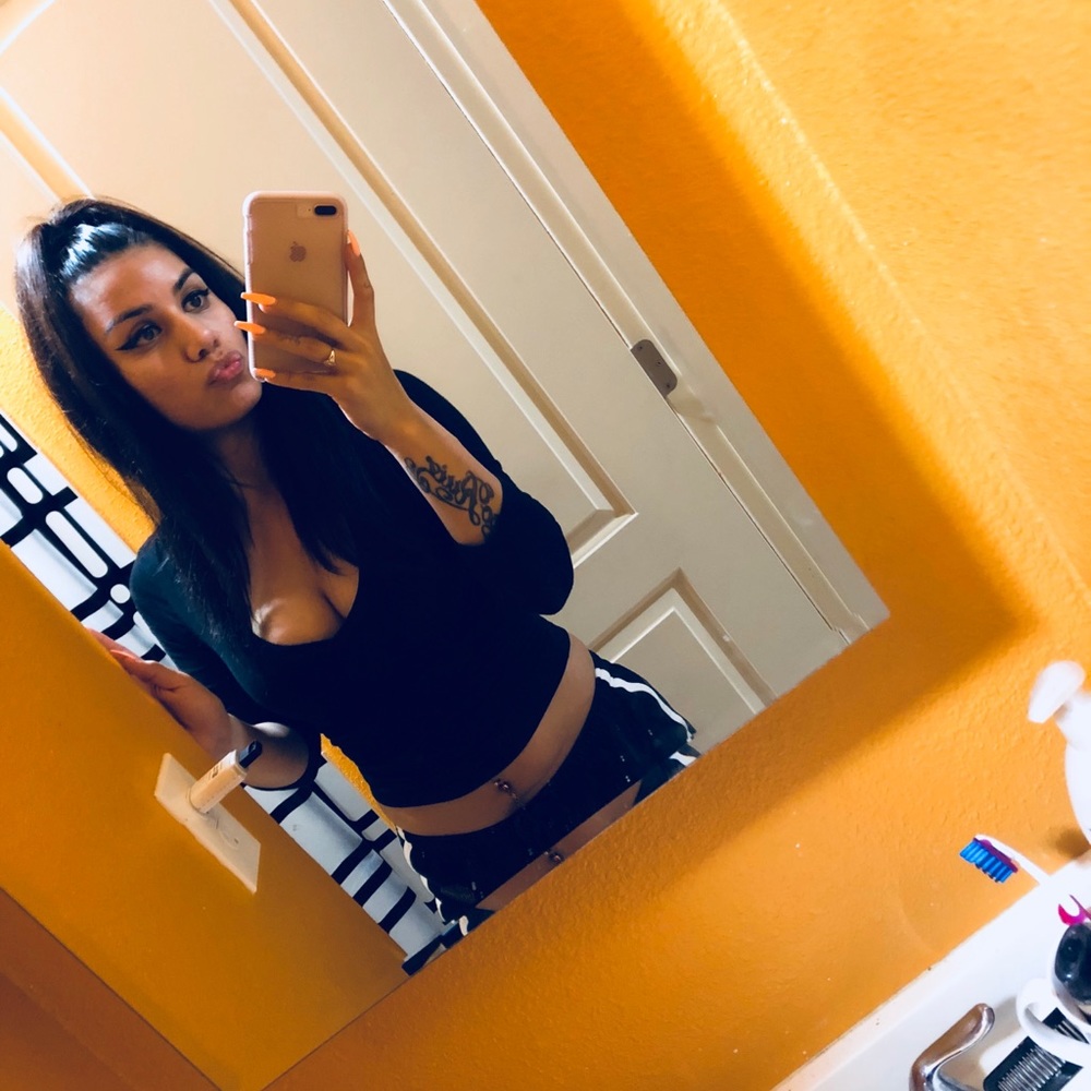 Meet your Posher, Angee